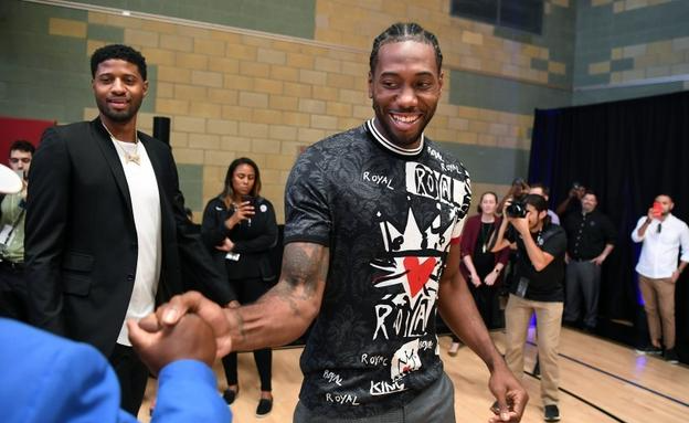 欧文突破防守造成杀伤球成功（欧文强突撕裂防线，造犯规并打成）