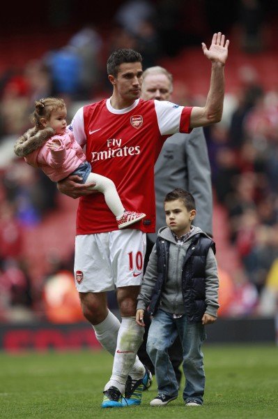 收官战梭鱼湾球市火热，大连英博小程序各价位球票均显示售罄（梭鱼湾收官战一票难求 大连英博小程序各档位已售罄）