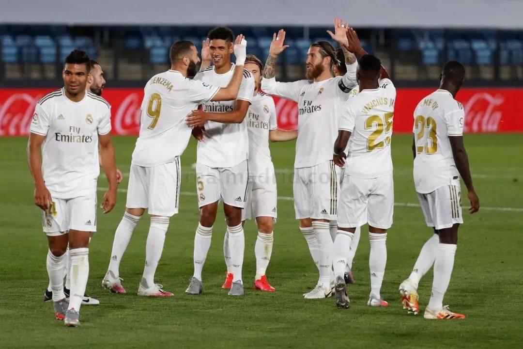 每体：阿根廷队在西班牙集训，球迷热情高涨只为一睹梅西风采