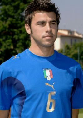 意媒：多夫比克左股直肌腱受伤，预计将缺席大约4到6周的时间（意媒：多夫比克左股直肌腱受伤，预计缺阵4至6周）