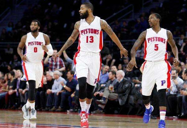 篮球湖人球员训练后心理状态良好（湖人球员训练后心态上佳）