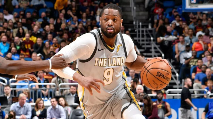 皇马官方：库尔图瓦右腿长收肌受伤；恢复时间有待评估（皇马公告：库尔图瓦右腿长收肌受伤，回归时间待定）