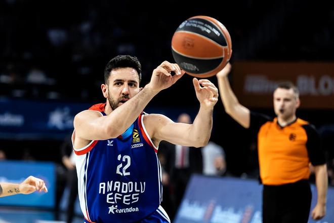 米兰名宿博列洛涛本赛季的米兰：目前球队成绩很好，但阿莱格里缺个我这样的中锋（博列洛谈今季米兰：成绩不错，阿莱格里阵中仍缺像我这样的中锋）